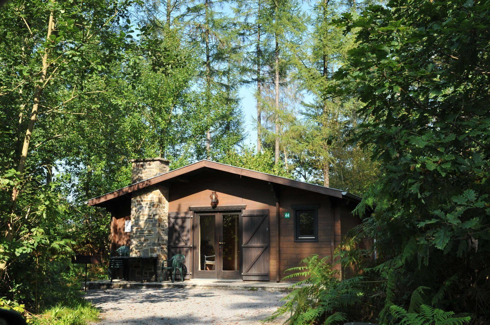 Village De Vacances De Vencimont Vonêche Zewnętrze zdjęcie