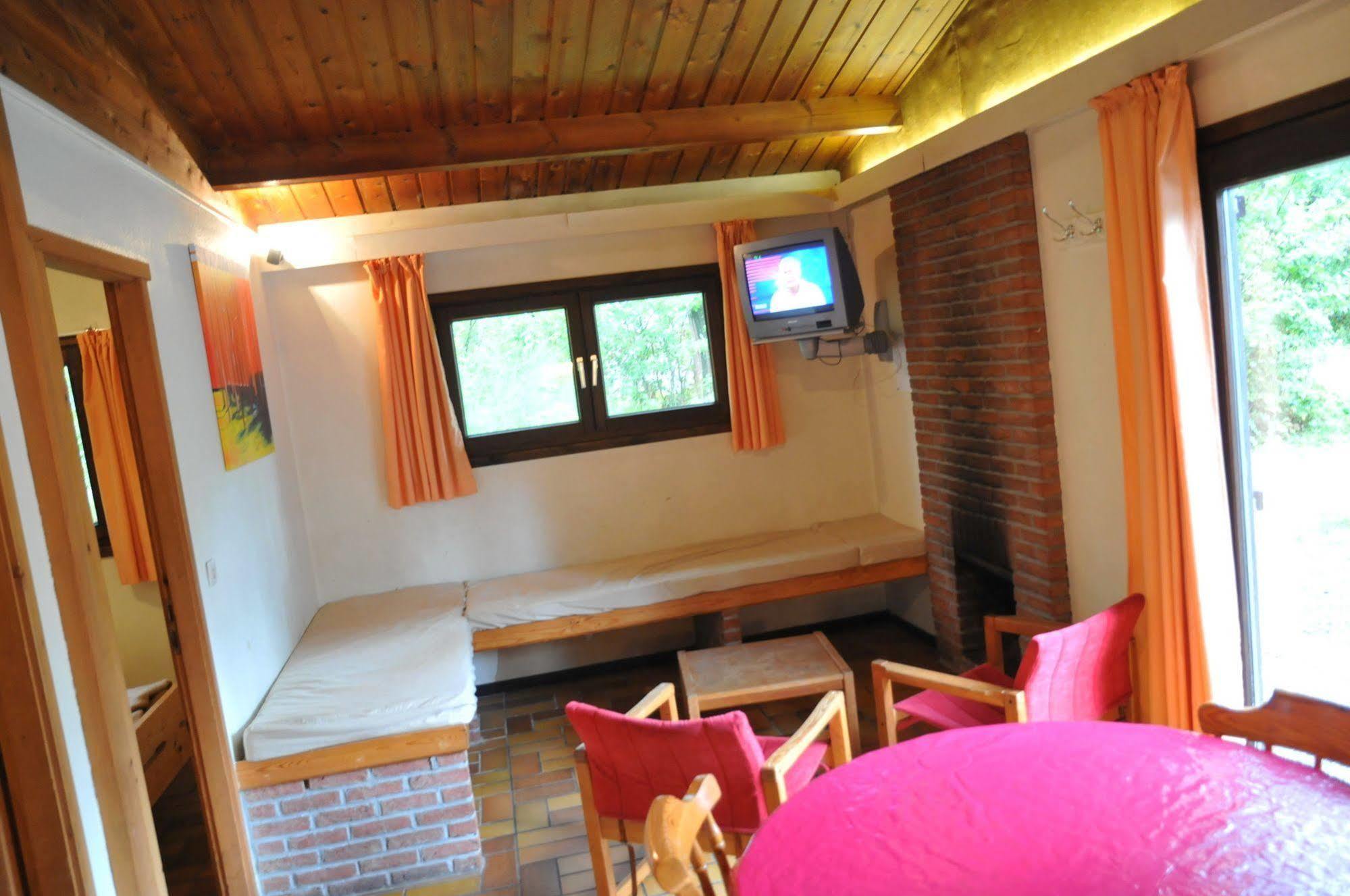 Village De Vacances De Vencimont Vonêche Zewnętrze zdjęcie