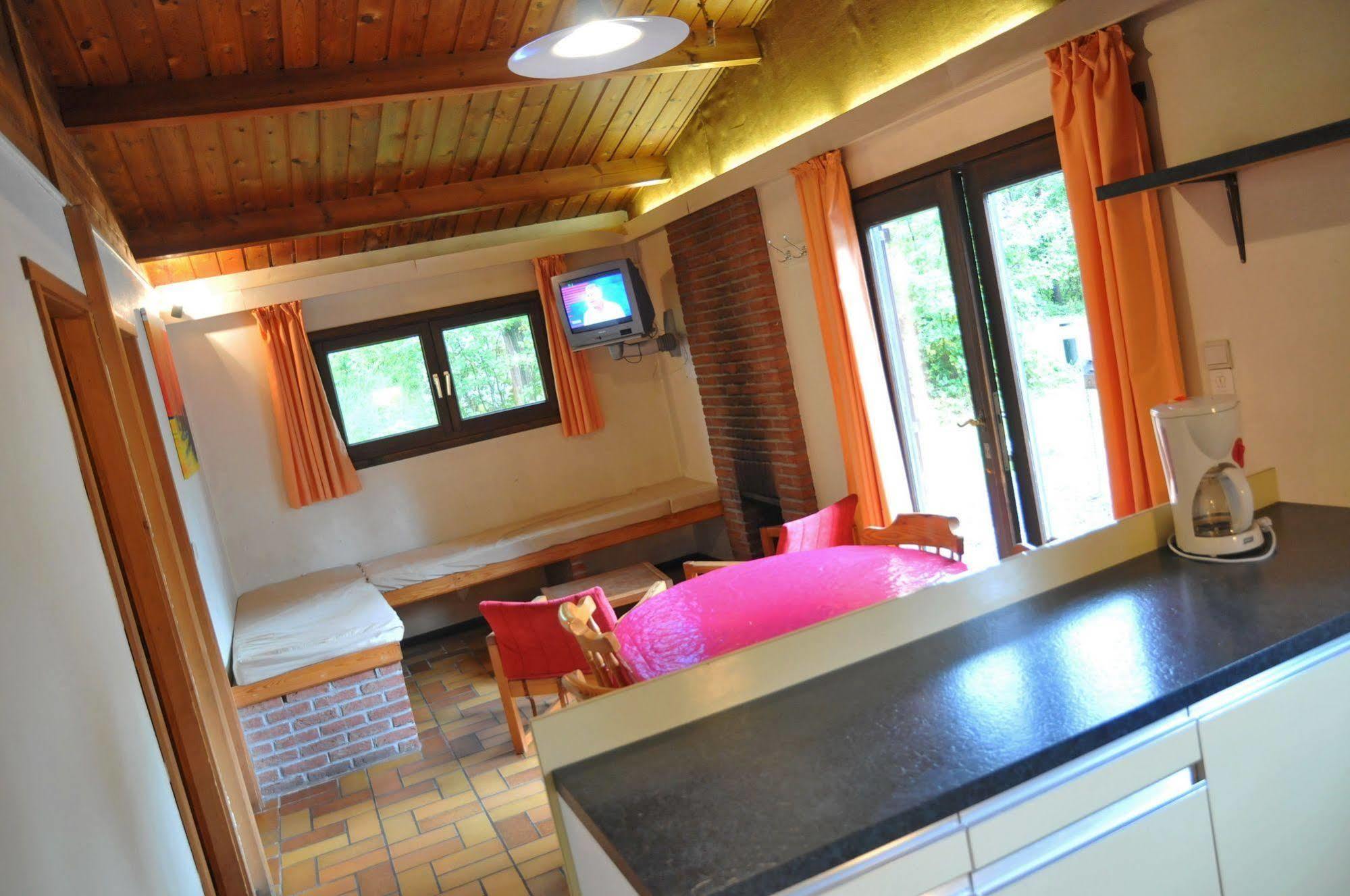Village De Vacances De Vencimont Vonêche Zewnętrze zdjęcie