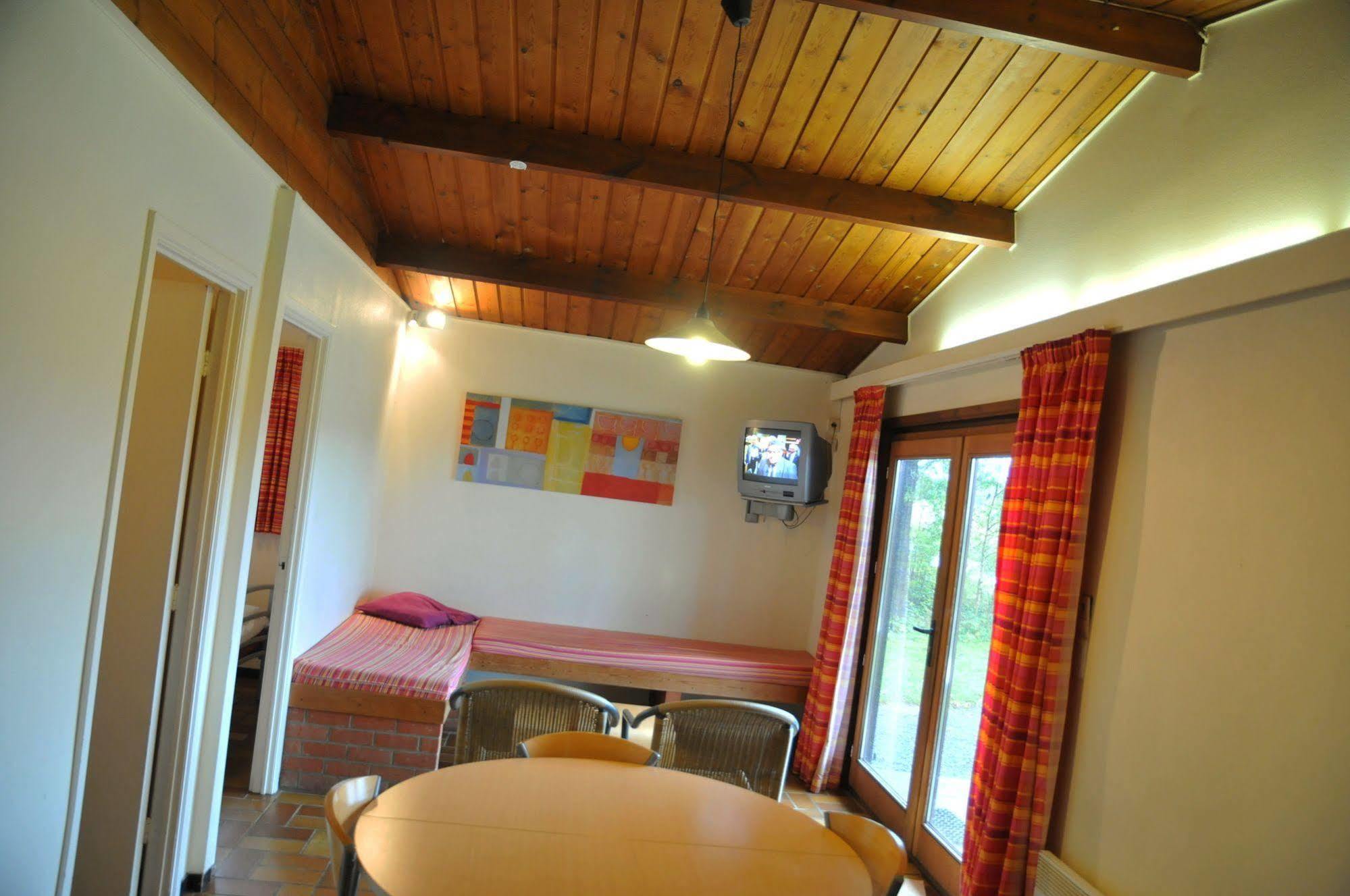 Village De Vacances De Vencimont Vonêche Zewnętrze zdjęcie